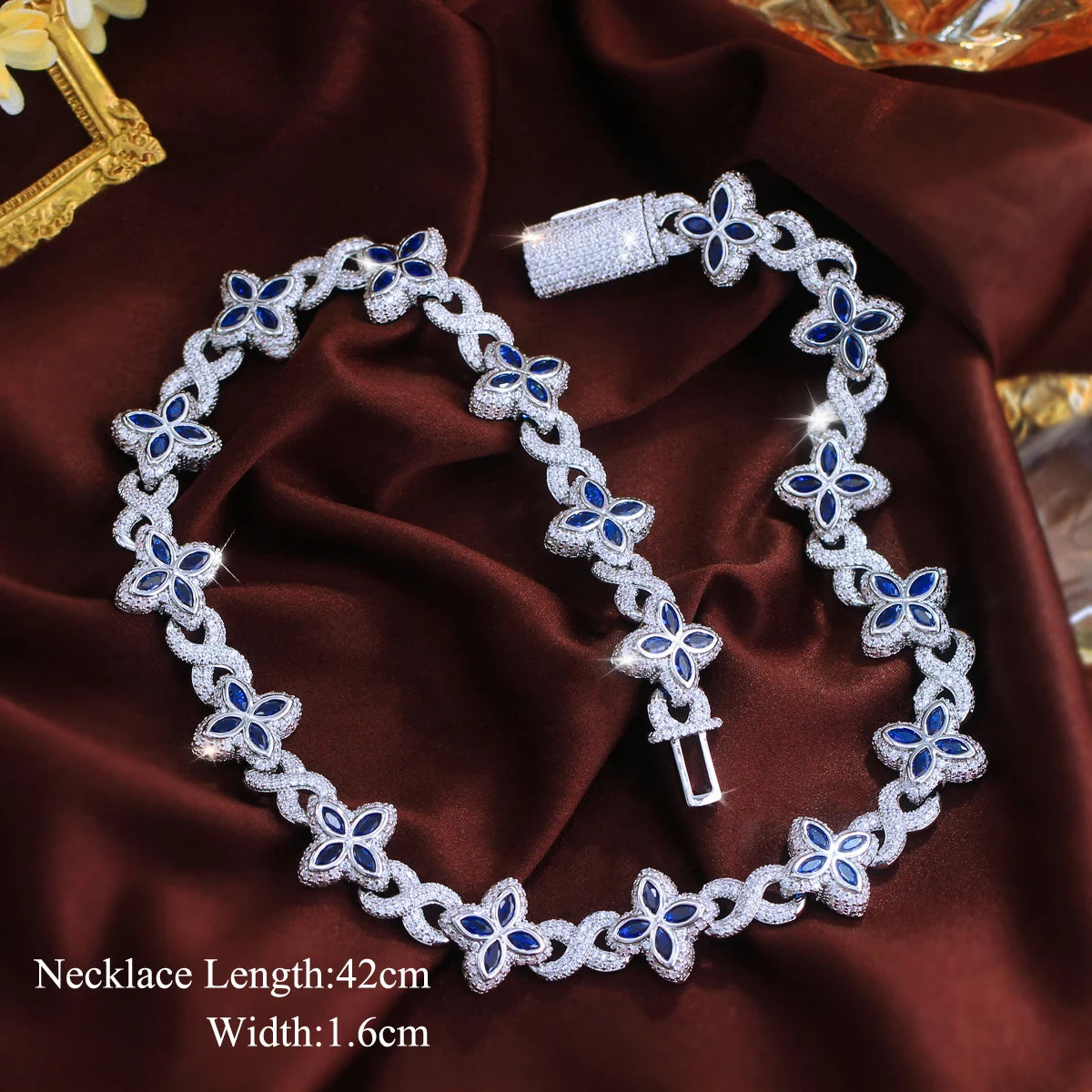 Infinite Clover Chain