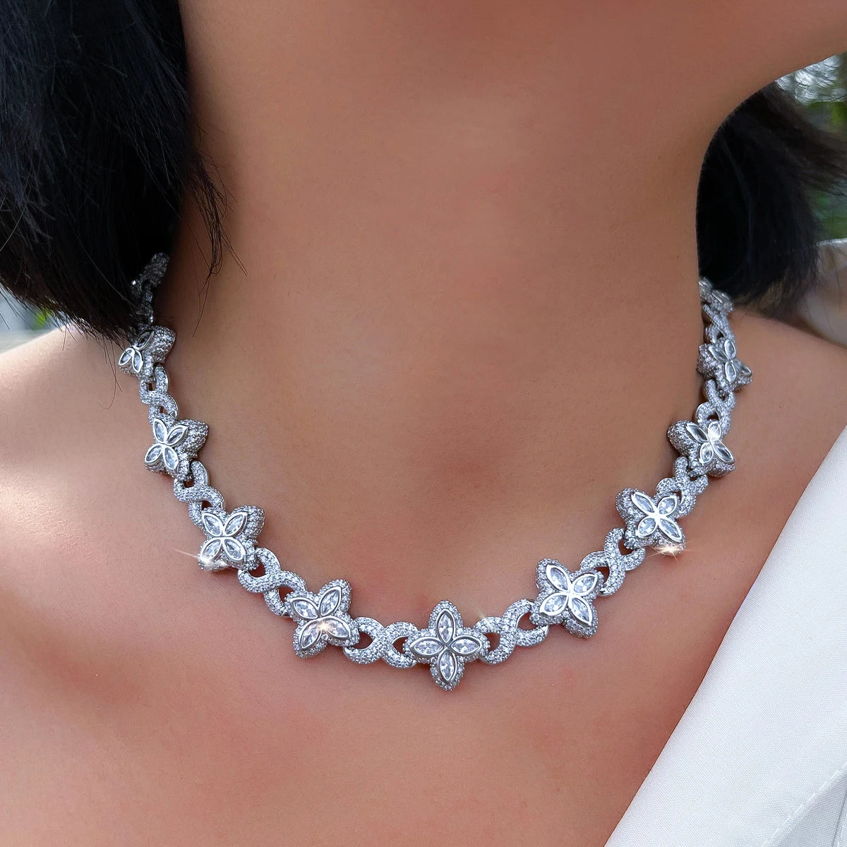 Infinite Clover Chain